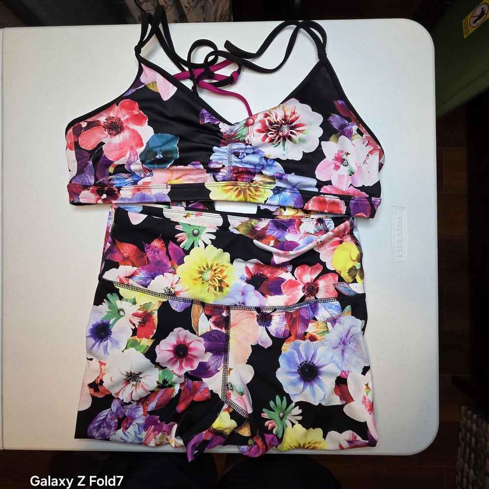Old Navy Floral Athletic Leggihgs and Top Set - Black and Multicolor